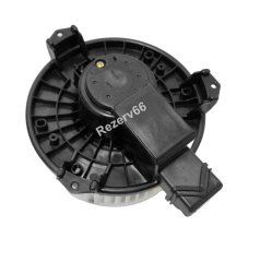 XB00001057 Мотор отопителя Hitachi