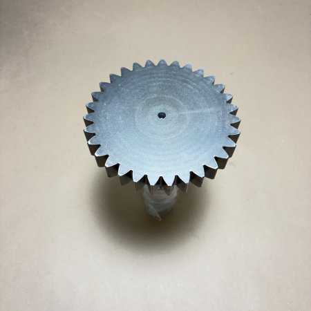 2047928 Вал редуктора хода Hitachi