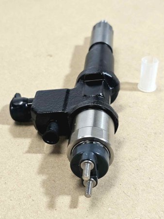 8976034152, 8981675560, 8981675561 Форсунка 6WG1 Hitachi ZX450-3