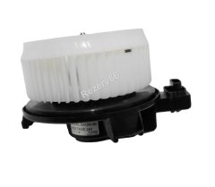 XB00001057 Мотор отопителя Hitachi