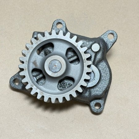 8943904143 Насос масляный Hitachi (Original)