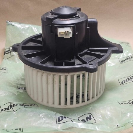 K1040112C Мотор отопителя DOOSAN