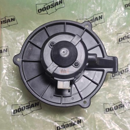 K1040112C Мотор отопителя DOOSAN