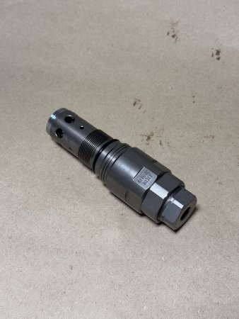 XB00001361 Клапан предохранительный Hitachi