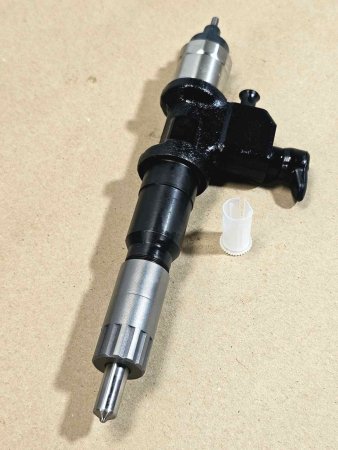 8976034152, 8981675560, 8981675561 Форсунка 6WG1 Hitachi ZX450-3